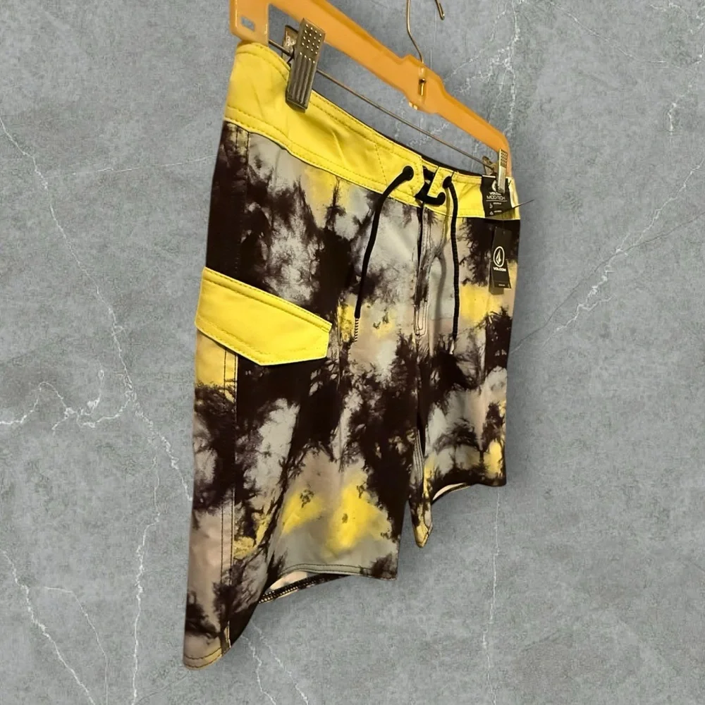 Volcom Mod-Tech Board Shorts nwt‎